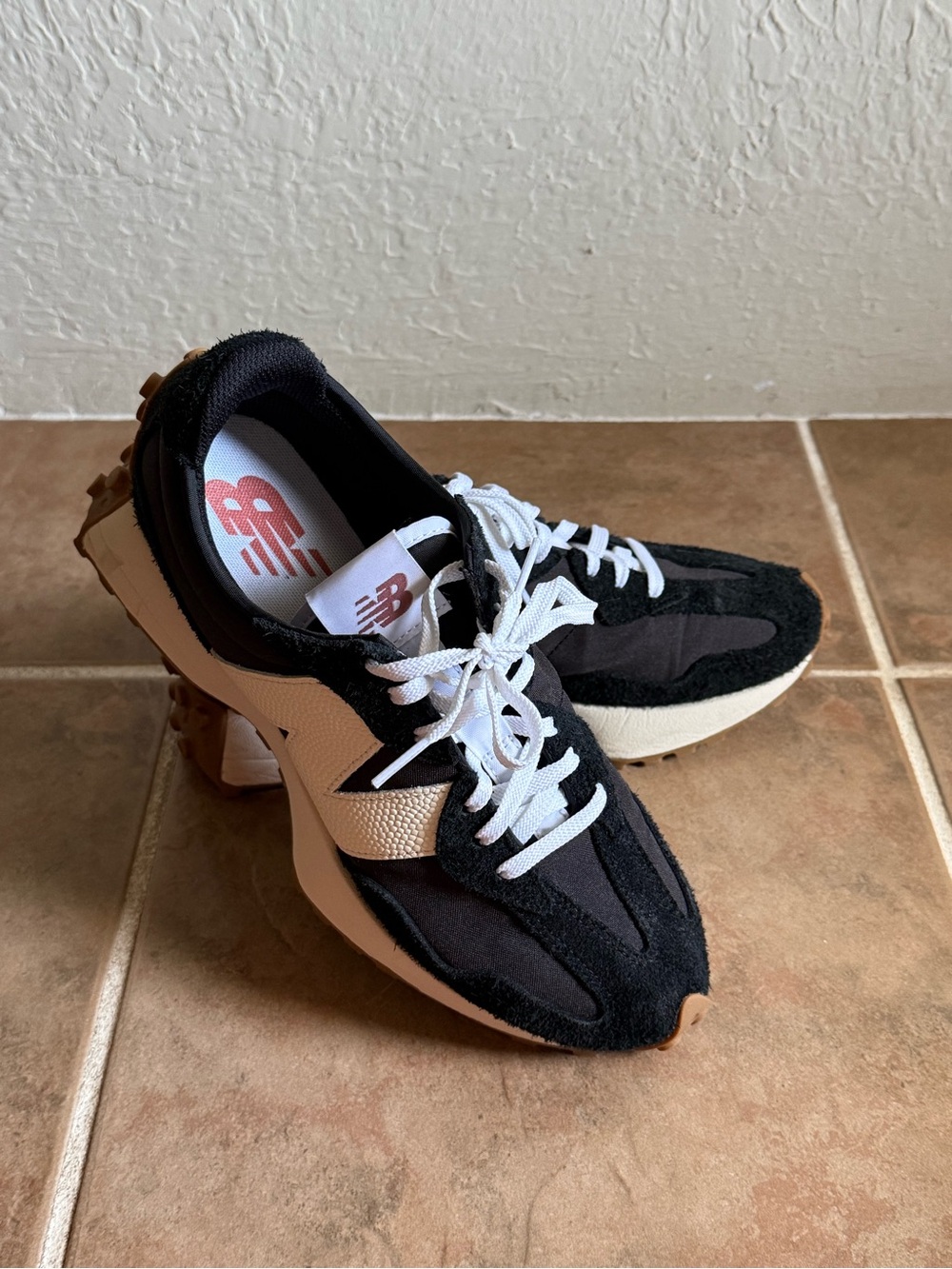 New Balance Women’s 327 Casual Shoe